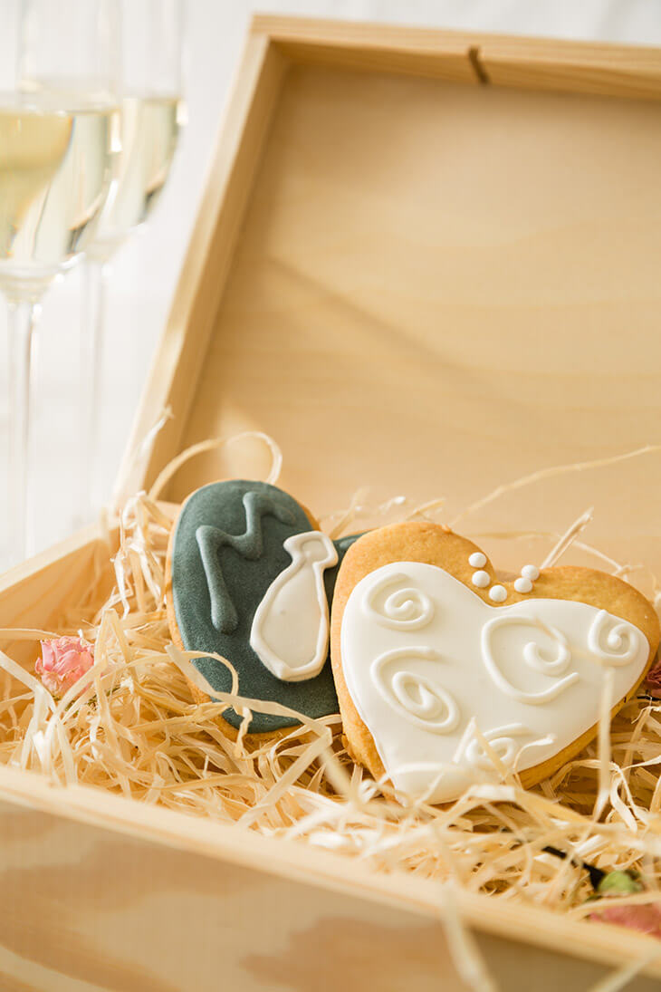 Hochzeitskekse in Herzform als Gastgeschenk