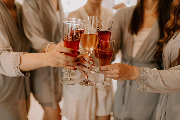 Getting Ready Sekt anstossen