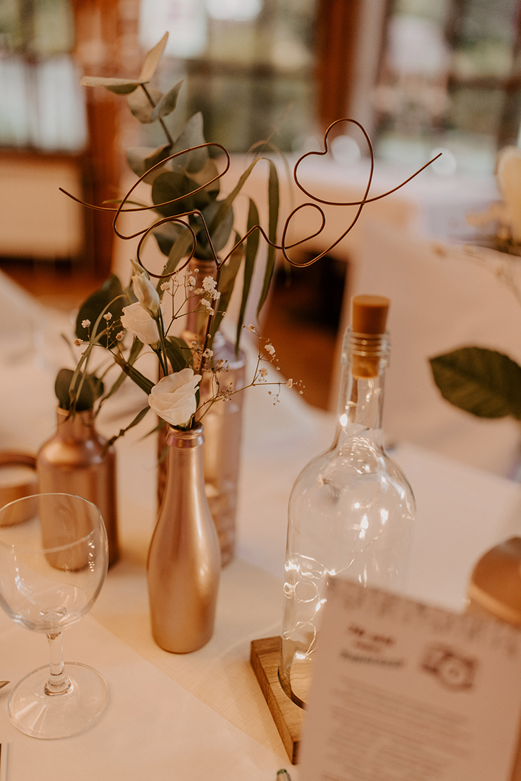 goldene Tischdeko zur Hochzeit