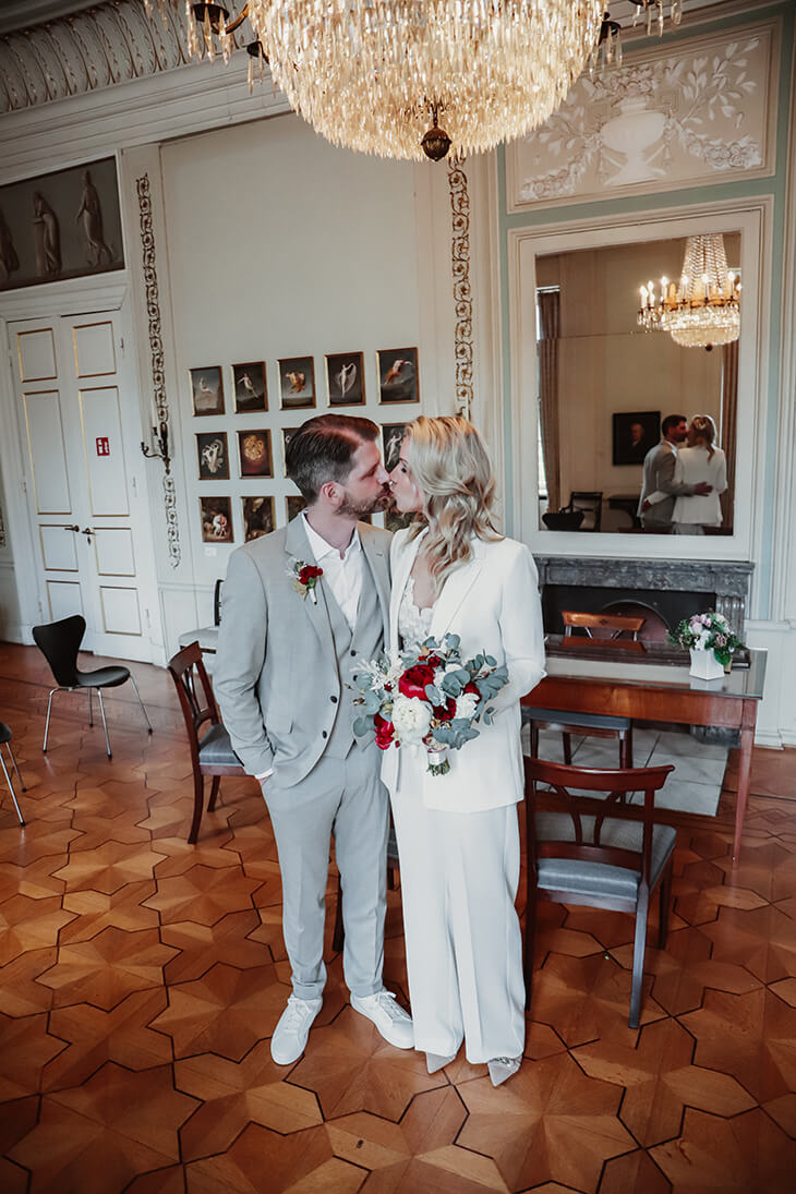 Hochzeitskuss im Oldenburger Schloss