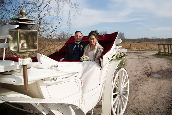Marina und Alex Kutschfahrt nach der Trauung