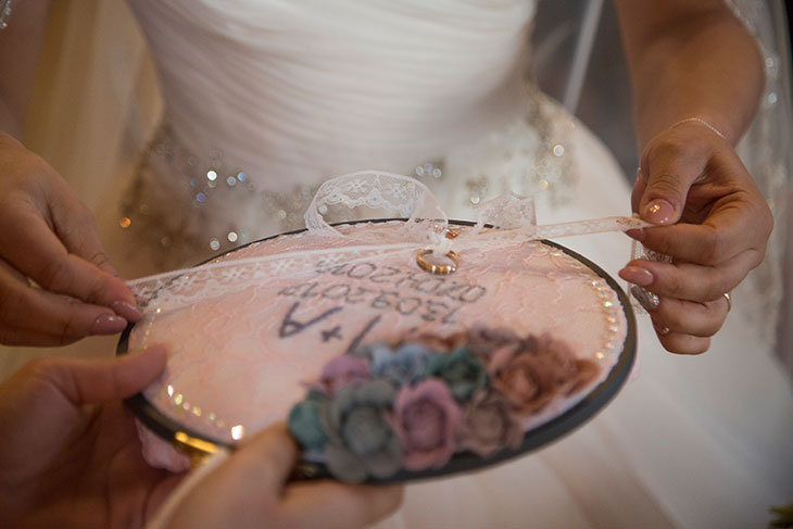 Besticktes Ringkissen Hochzeit