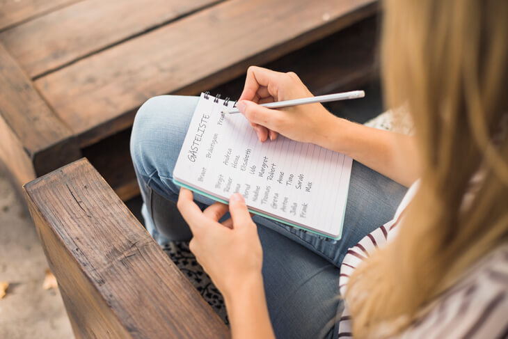 Gästeliste für die Hochzeit erstellen