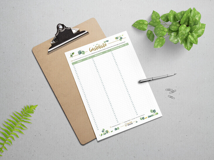 Hochzeits-Gästeliste auf Klemmbrett