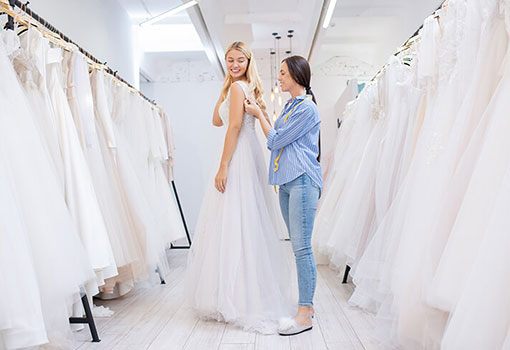 Brautkleid-Anprobe - alle wichtigen Fragen & Antworten