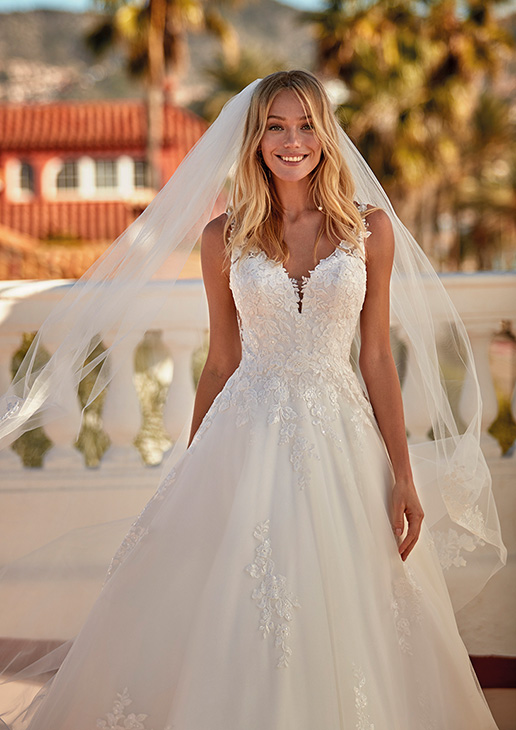 Ein schwingender Traum in Weiß mit zarter Spitze